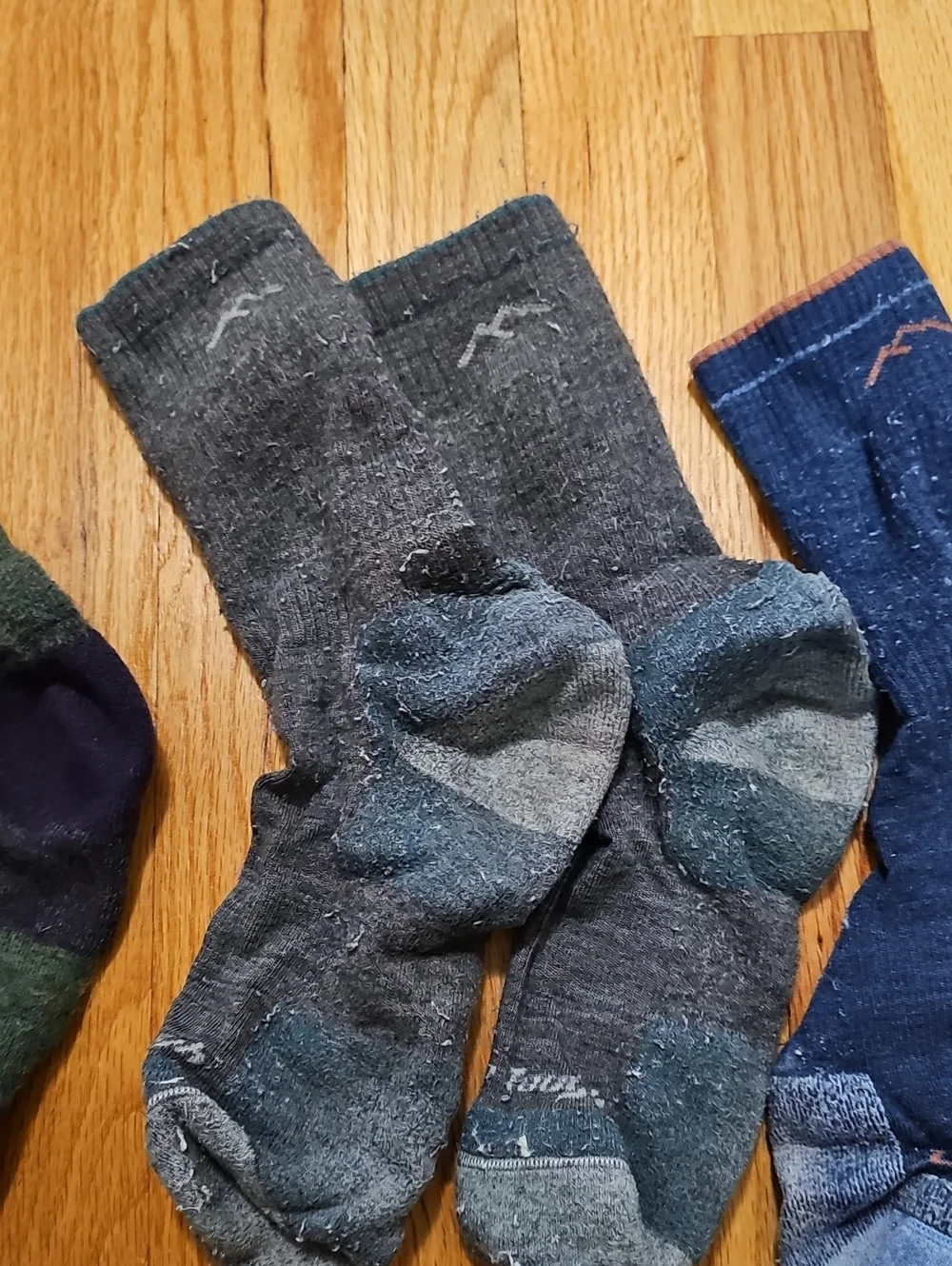 Darn Tough Women's Medium Socks x4